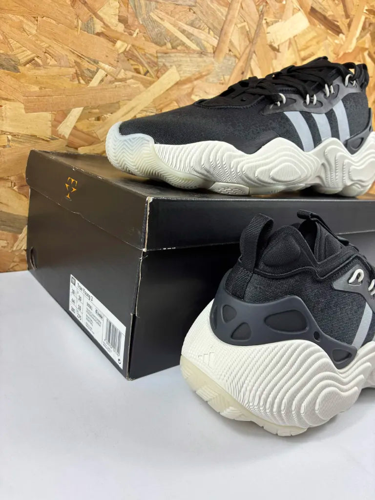 Baskets Adidas Trae Young 3 – Chaussures Basketball – 44 2/3