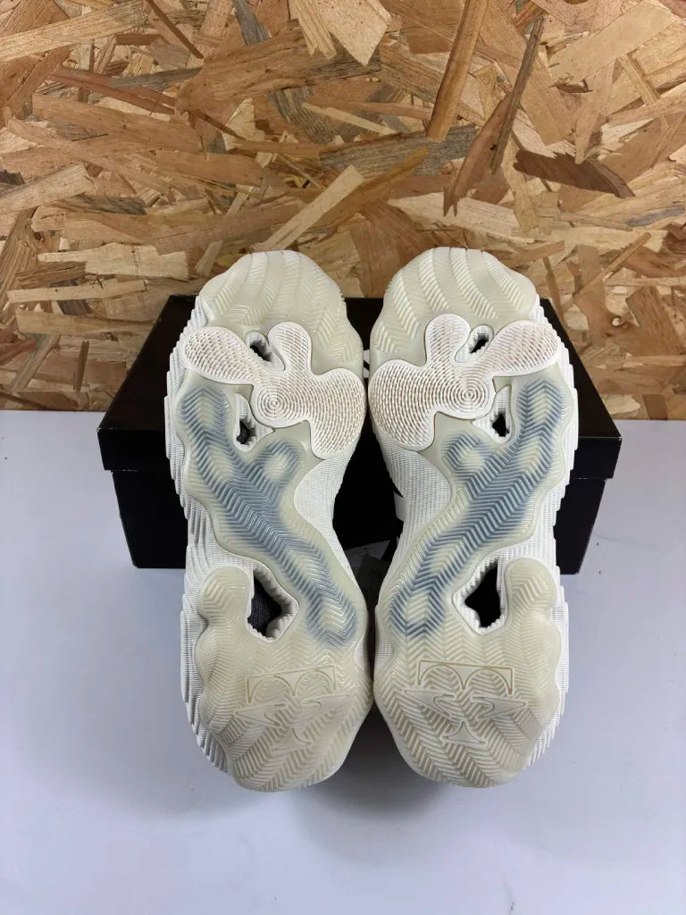 Baskets Adidas Trae Young 3 – Chaussures Basketball – 44 2/3