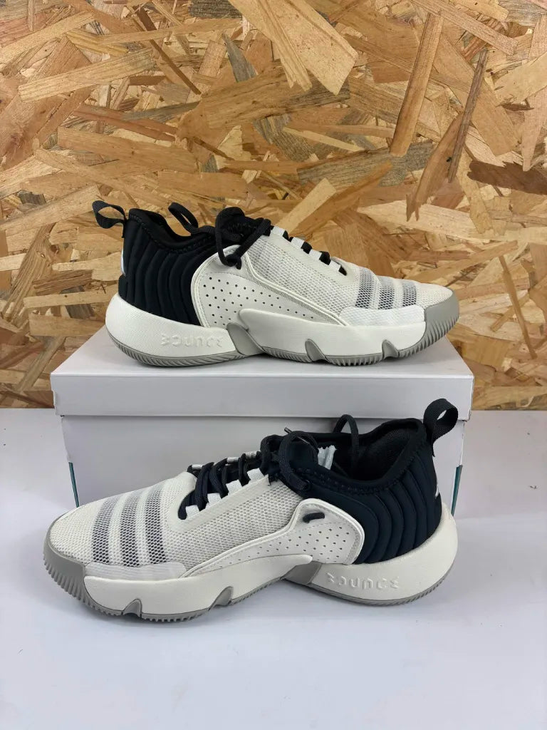 Chaussures Basketball Adidas Trae Unlimited J Enfant – 40