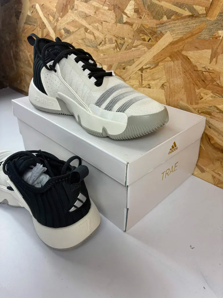 Chaussures Basketball Adidas Trae Unlimited J Enfant – 40