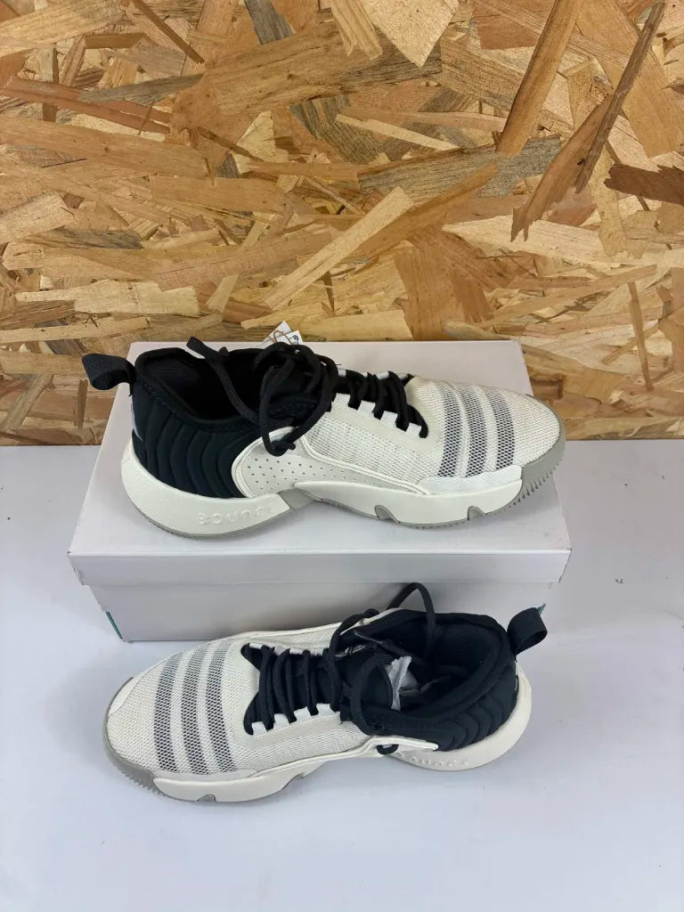 Chaussures Basketball Adidas Trae Unlimited J Enfant – 40