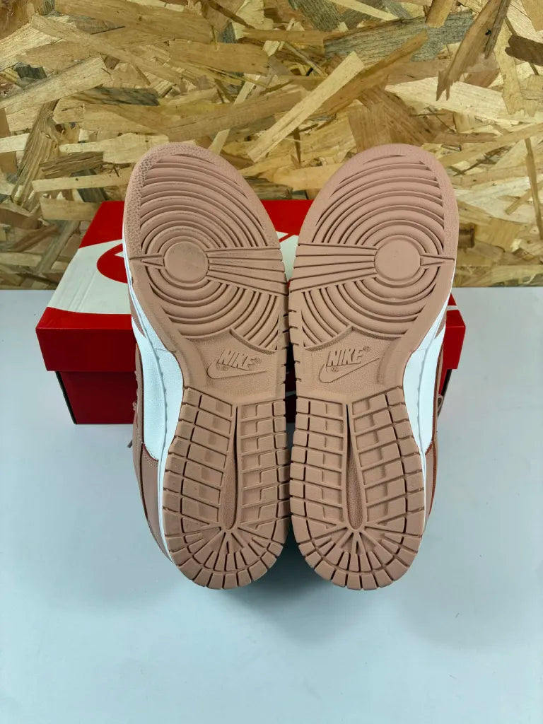 Baskets Nike Dunk Low Femme 44,5 – DD1503-118