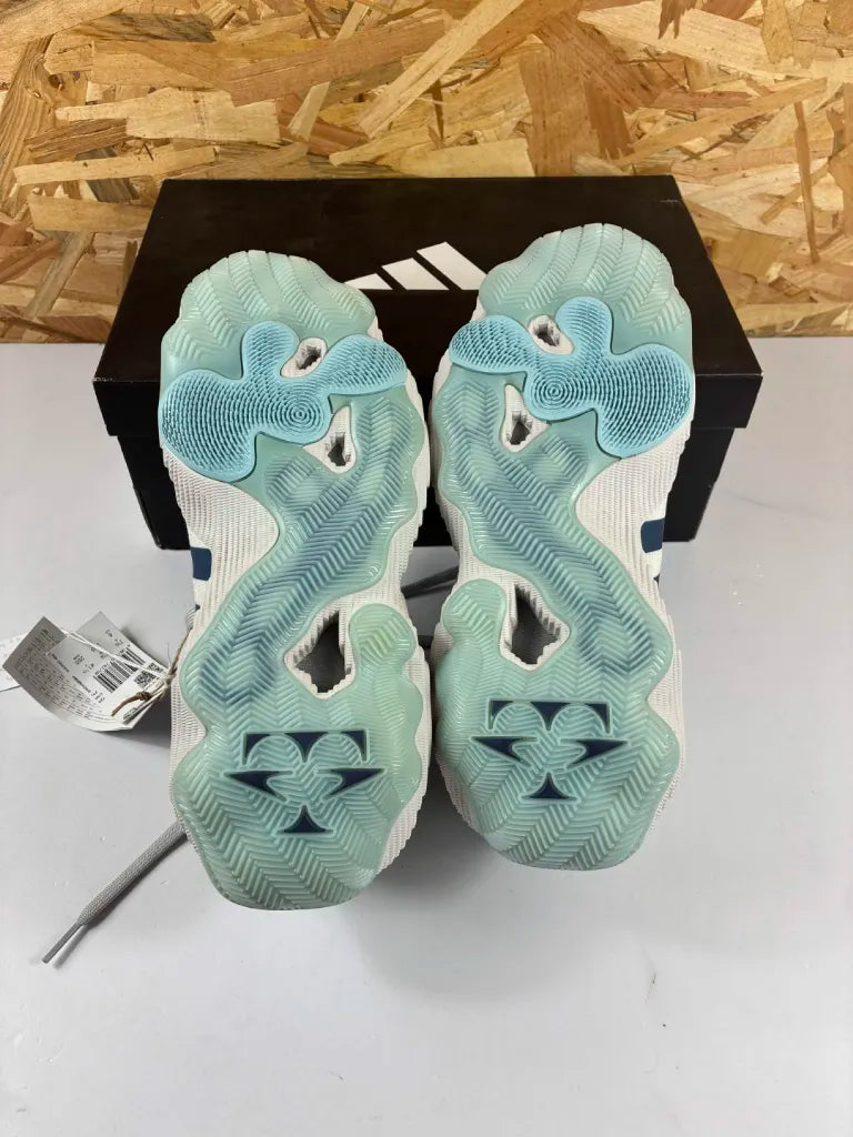 Chaussures Basketball Adidas Trae Young 3 – 41 1/3 – IE2708