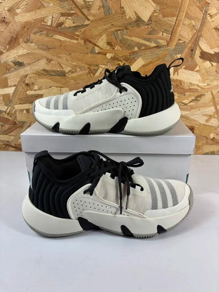Chaussures Basketball Adidas Trae Unlimited Homme – 41 1/3 – IF5609