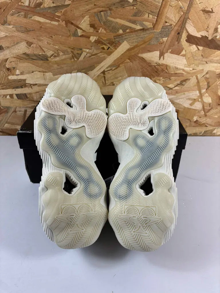 Chaussures Basketball Adidas Trae Young 3 Homme – 38 – IE9362