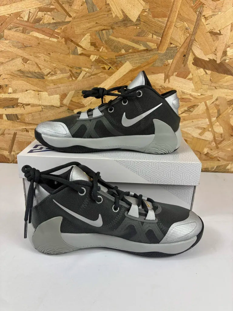 Chaussures Enfant Nike Zoom Freak 1 GS Basketball – 38,5 – BQ5633-050
