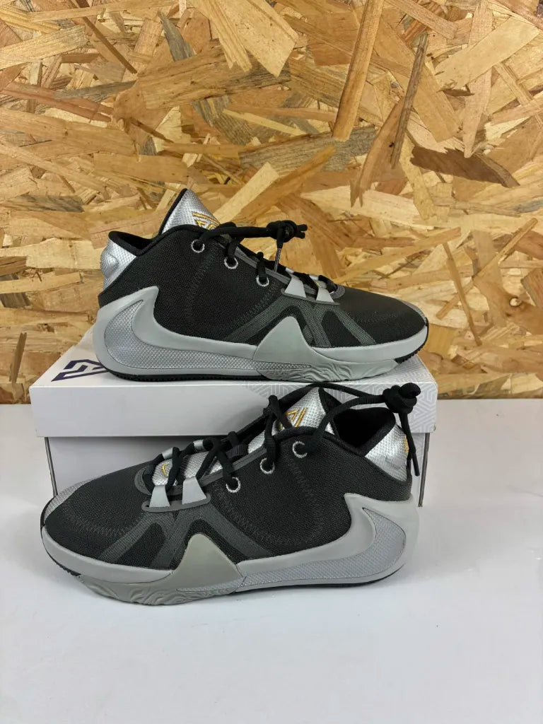 Chaussures Enfant Nike Zoom Freak 1 GS Basketball – 38,5 – BQ5633-050
