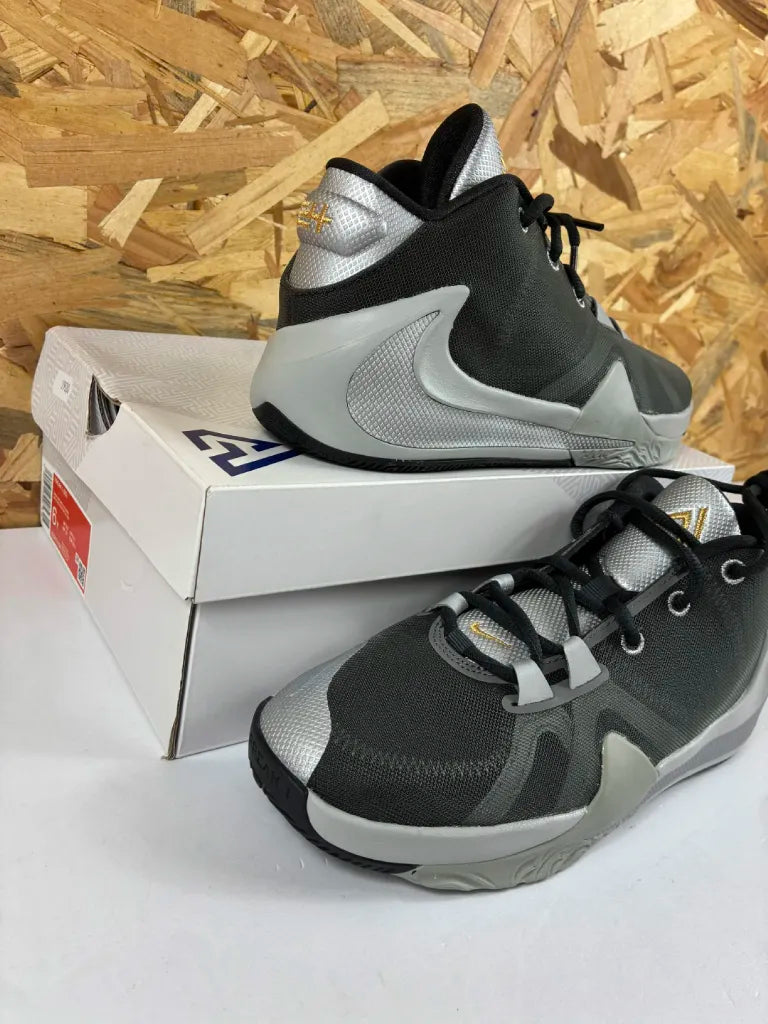 Chaussures Enfant Nike Zoom Freak 1 GS Basketball – 38,5 – BQ5633-050