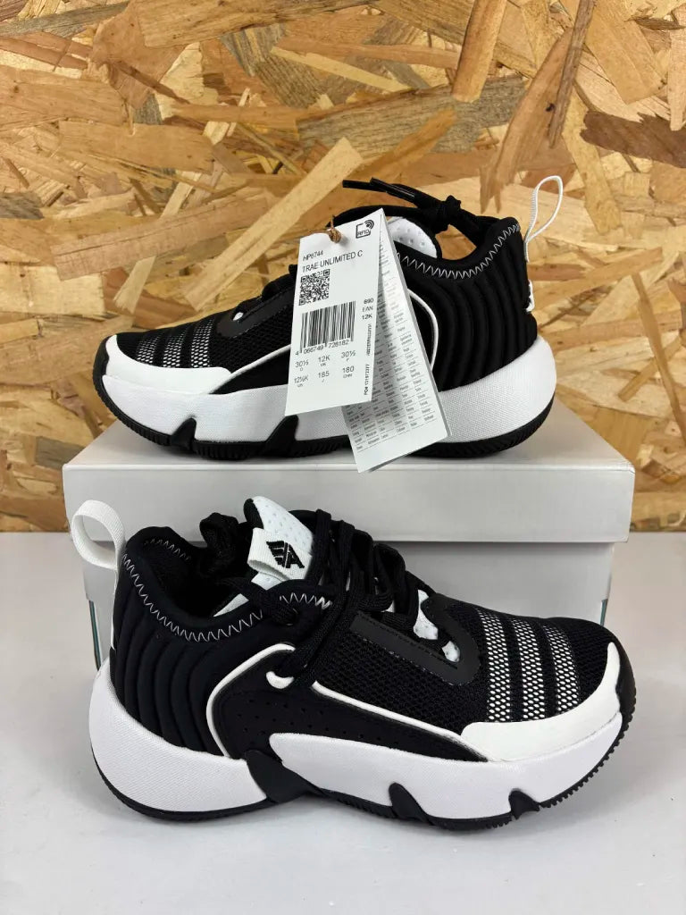 Adidas Trae Unlimited C Enfant 30 1/2 – Chaussures de Basketball HP6744