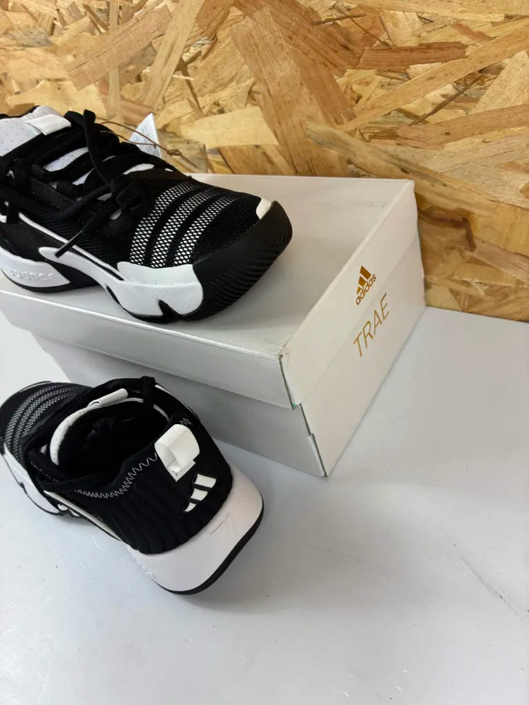 Adidas Trae Unlimited C Enfant 30 1/2 – Chaussures de Basketball HP6744