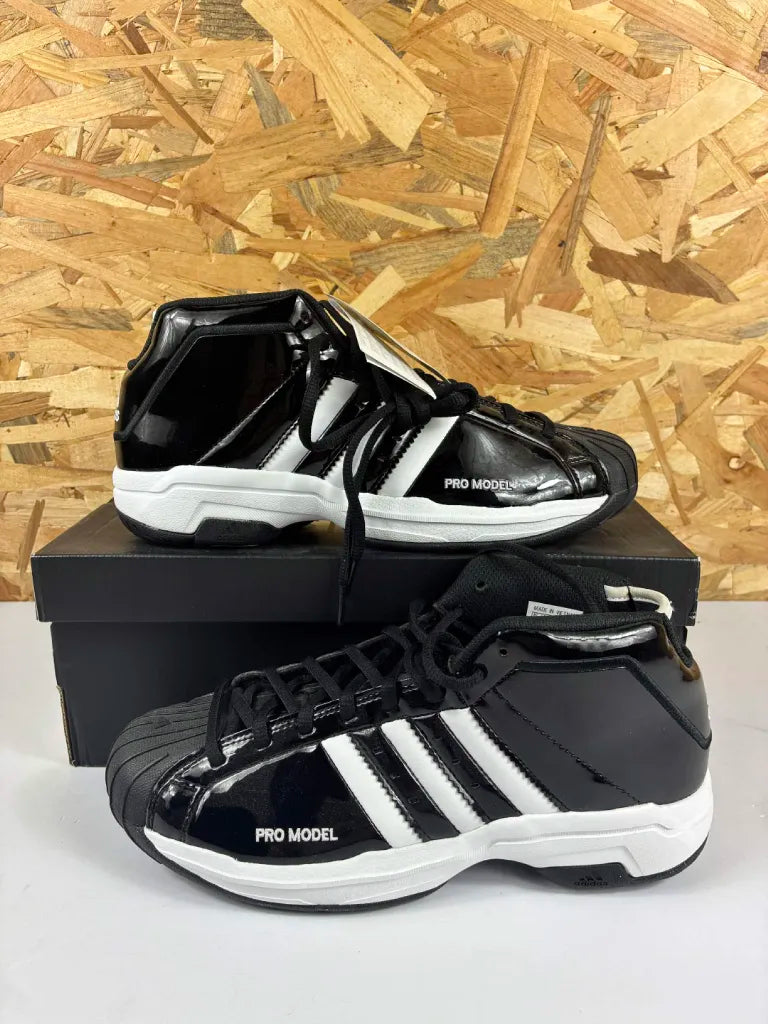 Adidas Pro Model 2G Homme 41 1/3 – Chaussures de Basketball EF9821