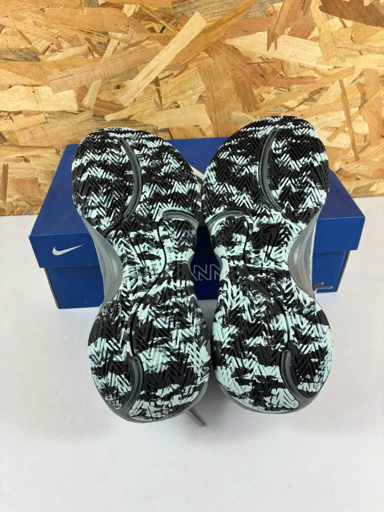Chaussures de Basketball Enfant Nike Giannis Immortality 2 DM0825-004 – 37,5