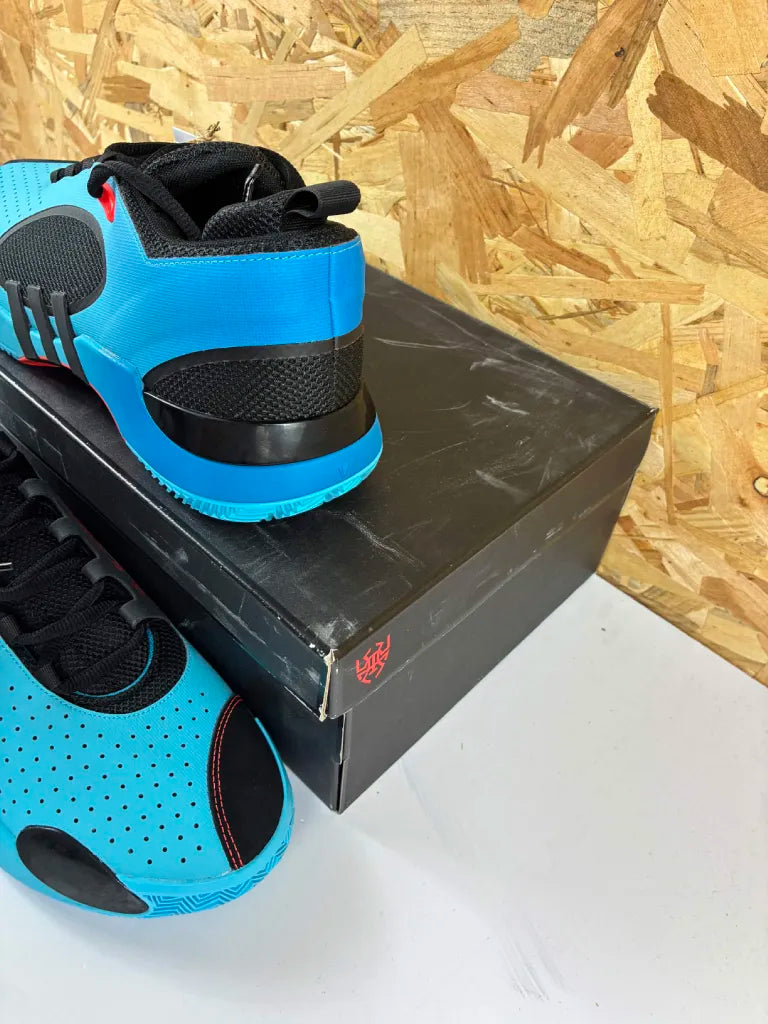 Chaussures de Basketball Homme Adidas D.O.N. Issue 5 IE8325 – 46 2/3