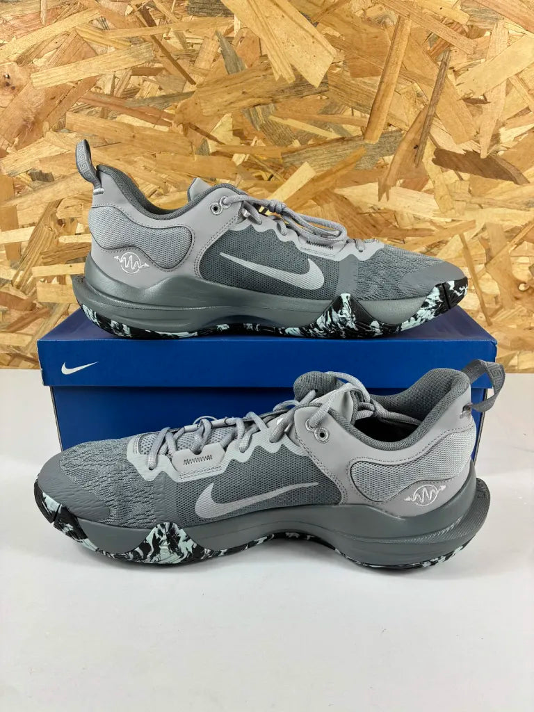 Nike Giannis Immortality 2 Homme Gris Bleu – 48,5 – DM0825-004