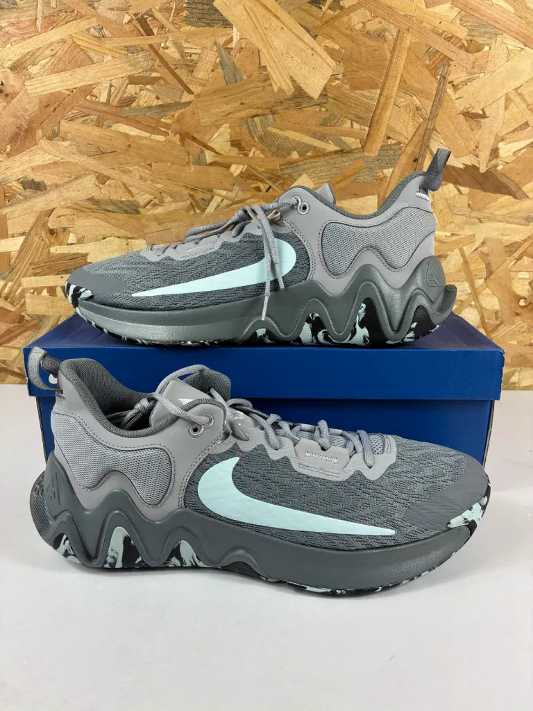 Nike Giannis Immortality 2 Homme Gris Bleu – 48,5 – DM0825-004