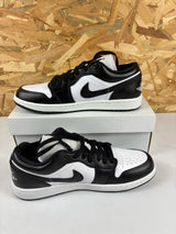 Baskets Air Jordan 1 Low Femme Blanches Noires – 43 – DC0774-101