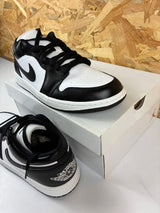 Baskets Air Jordan 1 Low Femme Blanches Noires – 43 – DC0774-101