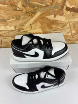 Baskets Air Jordan 1 Low Femme Blanches Noires – 43 – DC0774-101