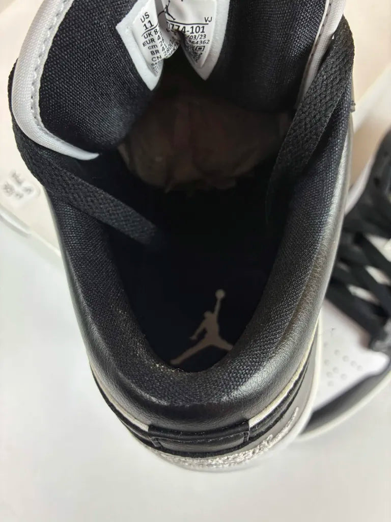 Baskets Air Jordan 1 Low Femme Blanches Noires – 43 – DC0774-101