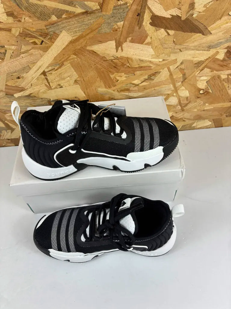 Adidas Trae Unlimited C Enfant Noir Blanc – 35 – HP6744