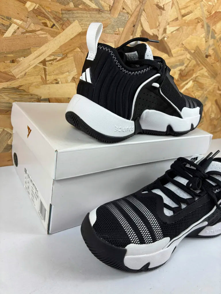 Adidas Trae Unlimited C Enfant Noir Blanc – 35 – HP6744