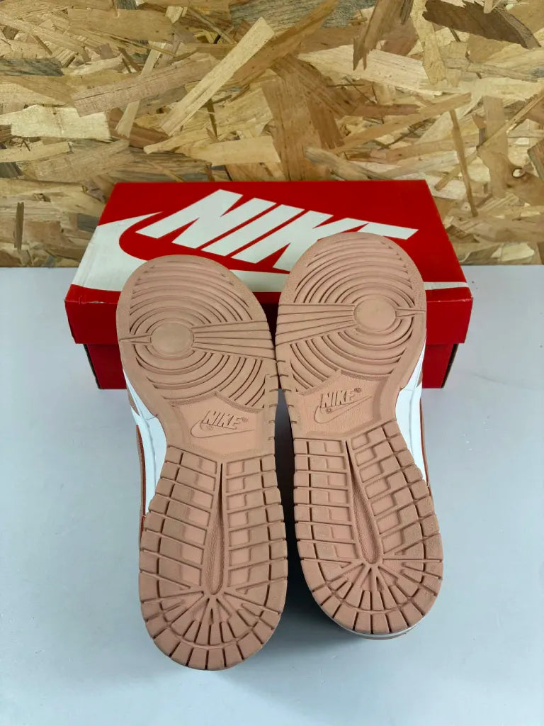 Nike Dunk Low Femme Blanc Rose – 42,5 – DD1503-118