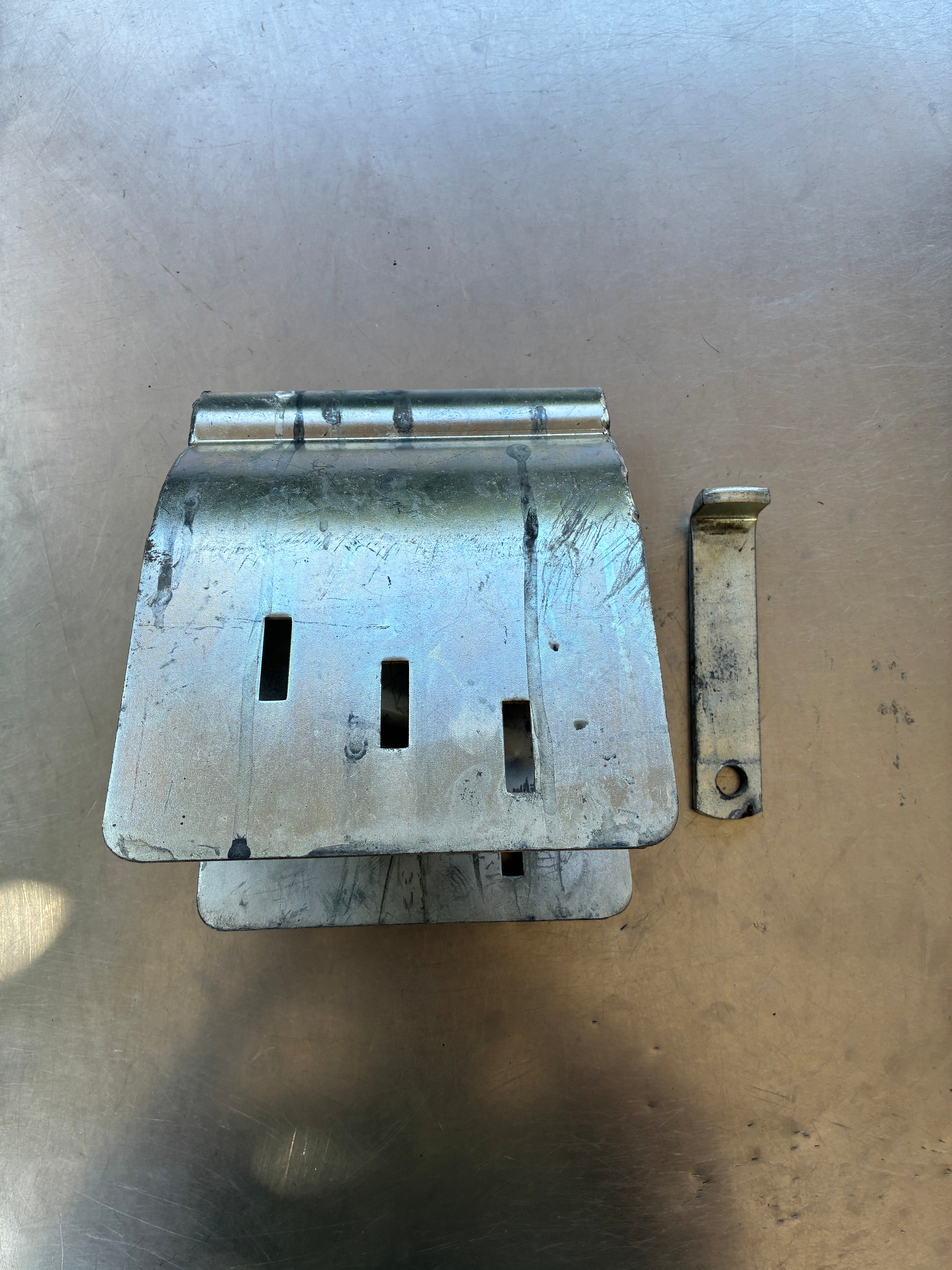 Antivol remorque – Caisson tête d’attelage universel – Occasion sans cadenas