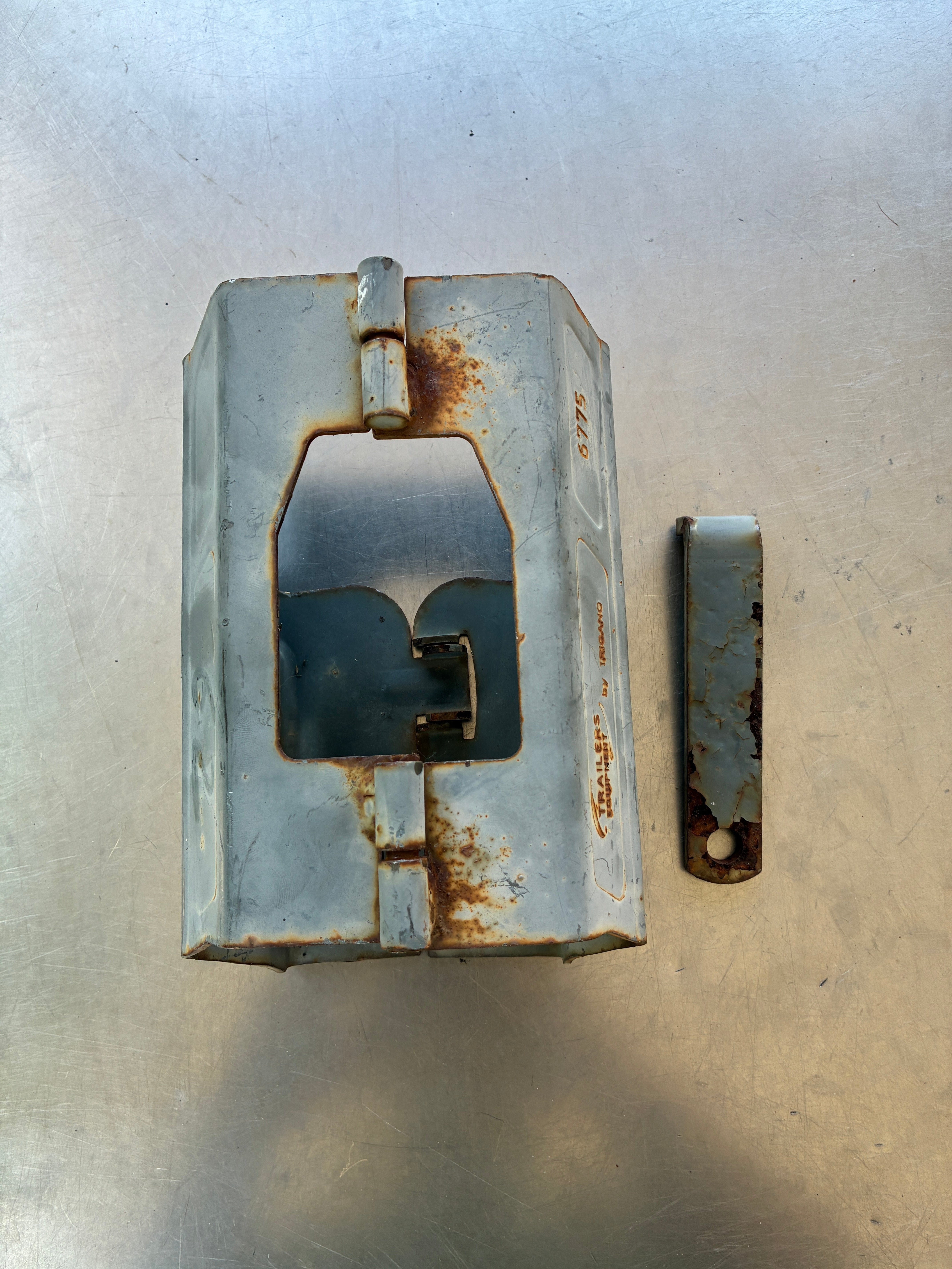 Antivol remorque TRIGANO AT6775 – Pour tête avec oméga – Occasion sans cadenas