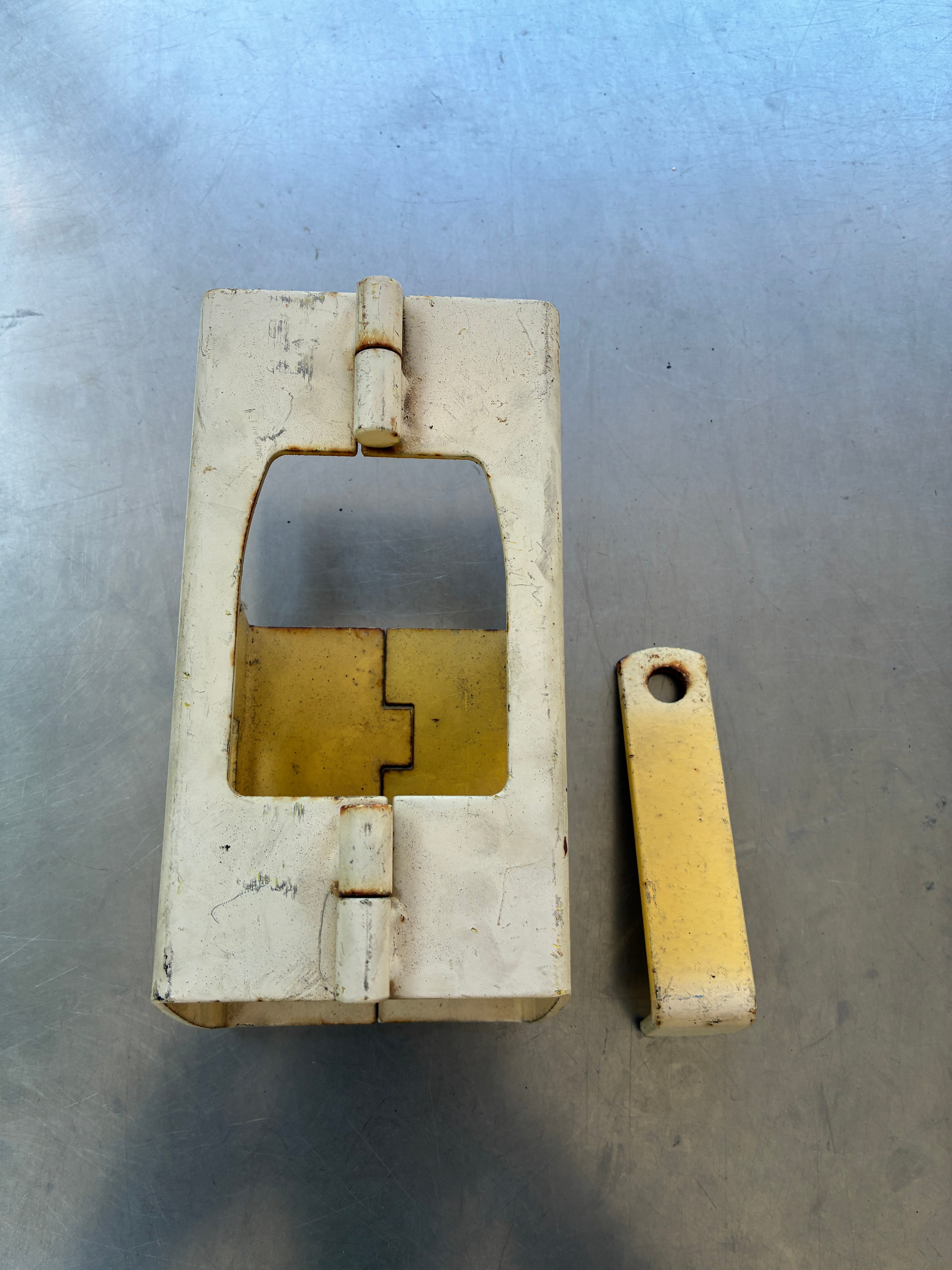 Antivol remorque universel – Jaune – Attelé ou non – Occasion sans cadenas