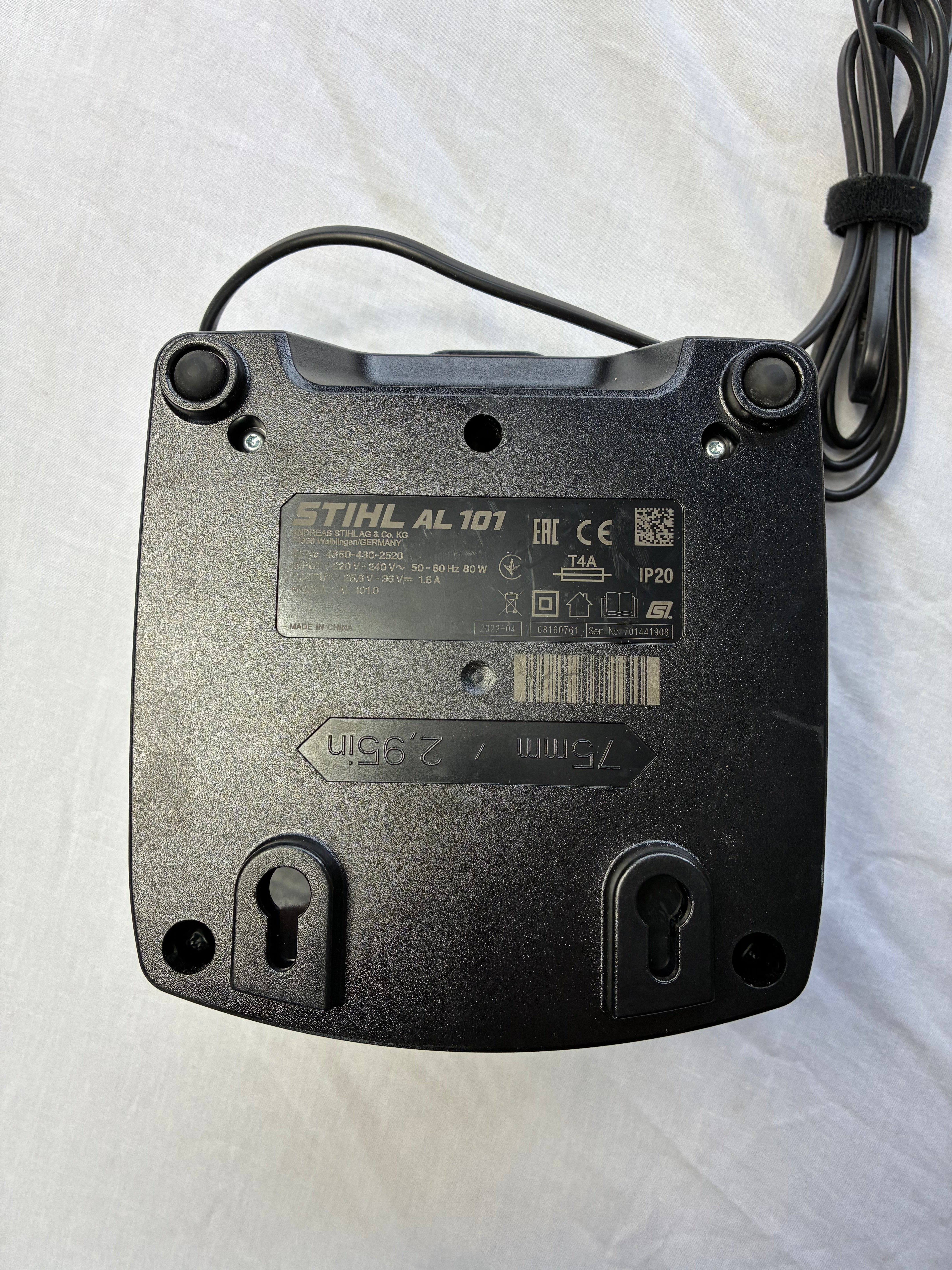 Chargeur STIHL AL 101 Neuf sans boîte – Batteries AK & AP – 220V – Réf. 4850-430-2520