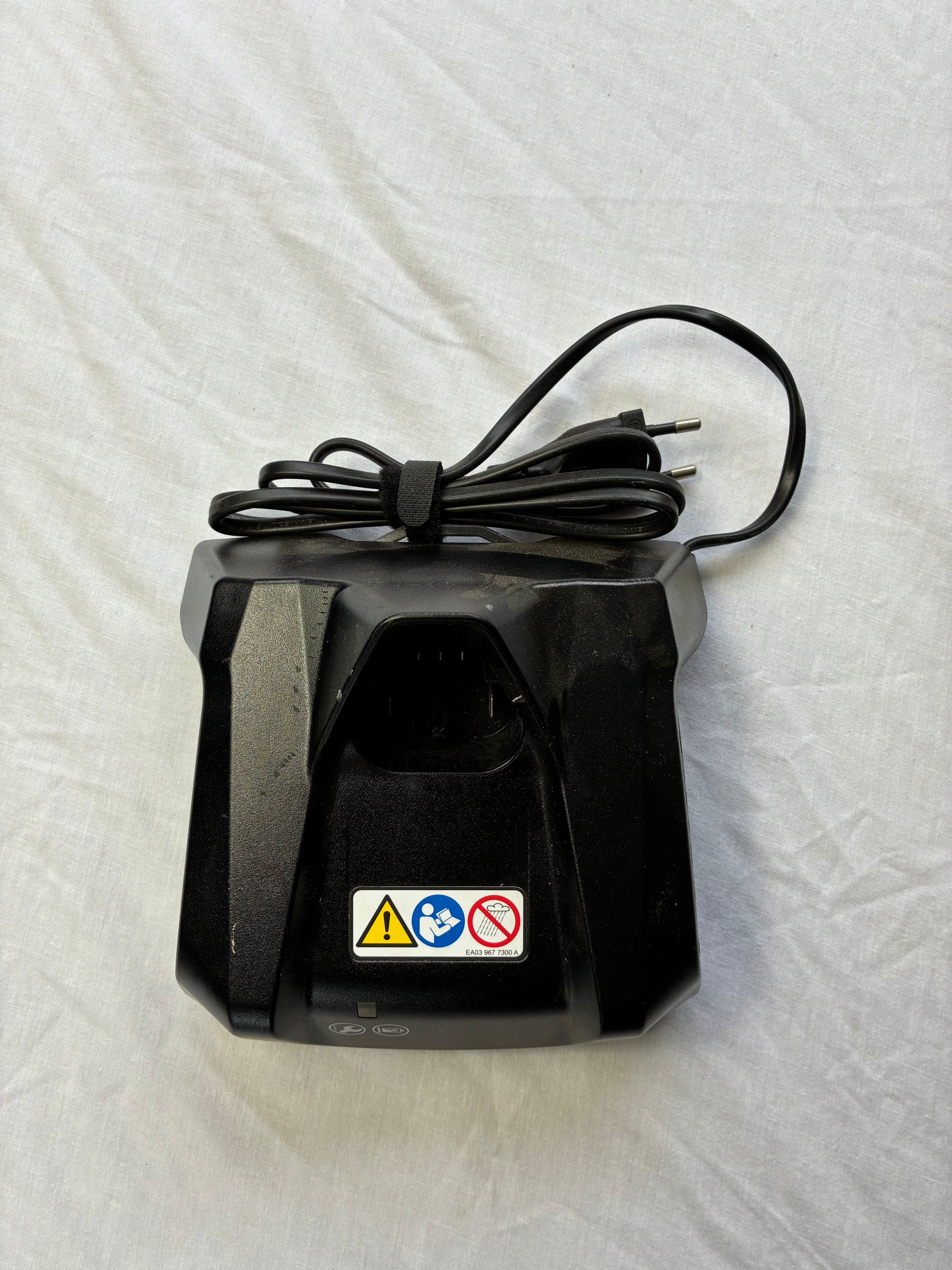 Chargeur STIHL AL 1 Neuf sans boîte – Batterie AS2 – Réf. EA03 430 2500