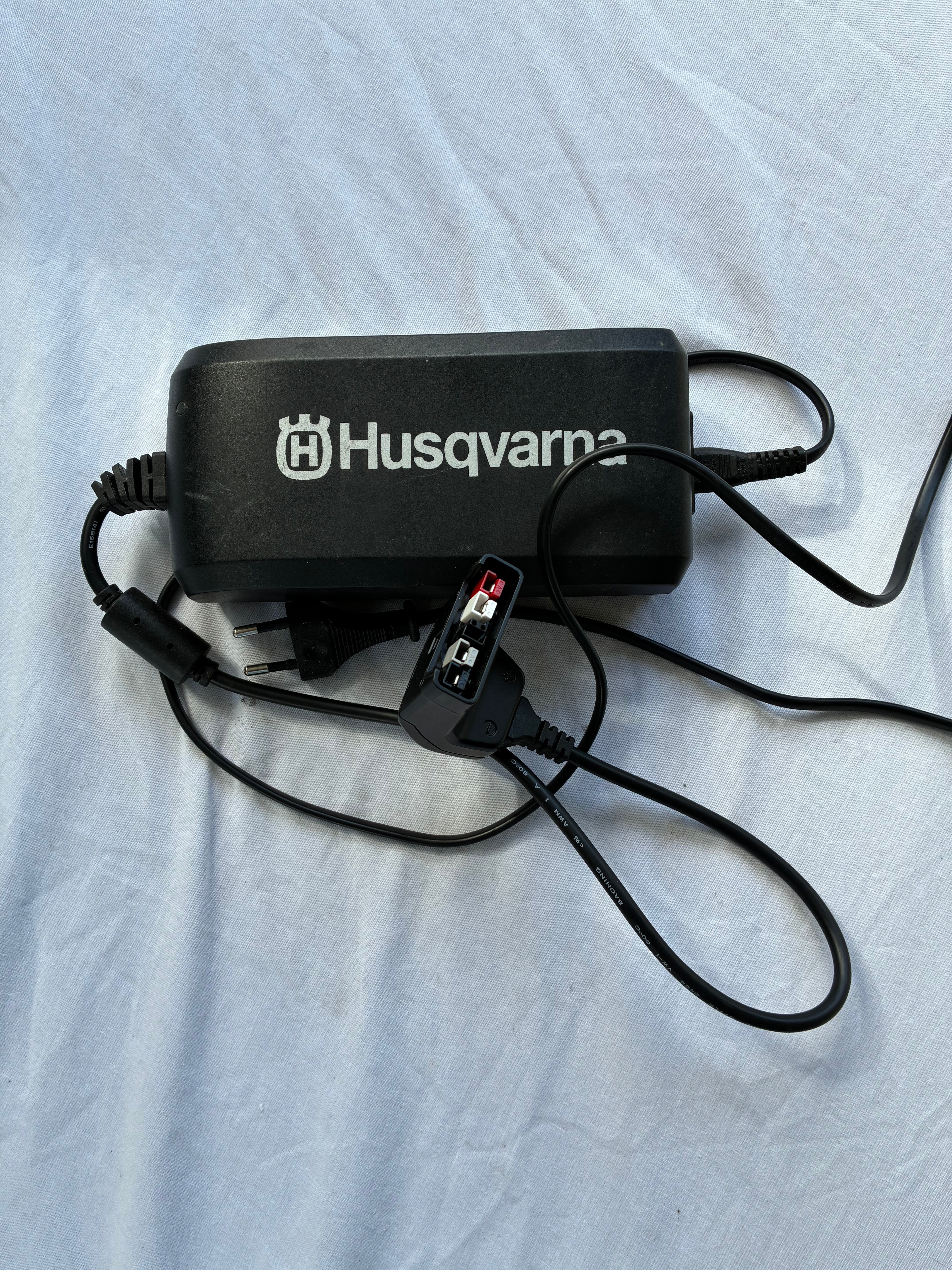 Chargeur Husqvarna QC80 – 80W – Batteries BLi 36V – Occasion très bon état