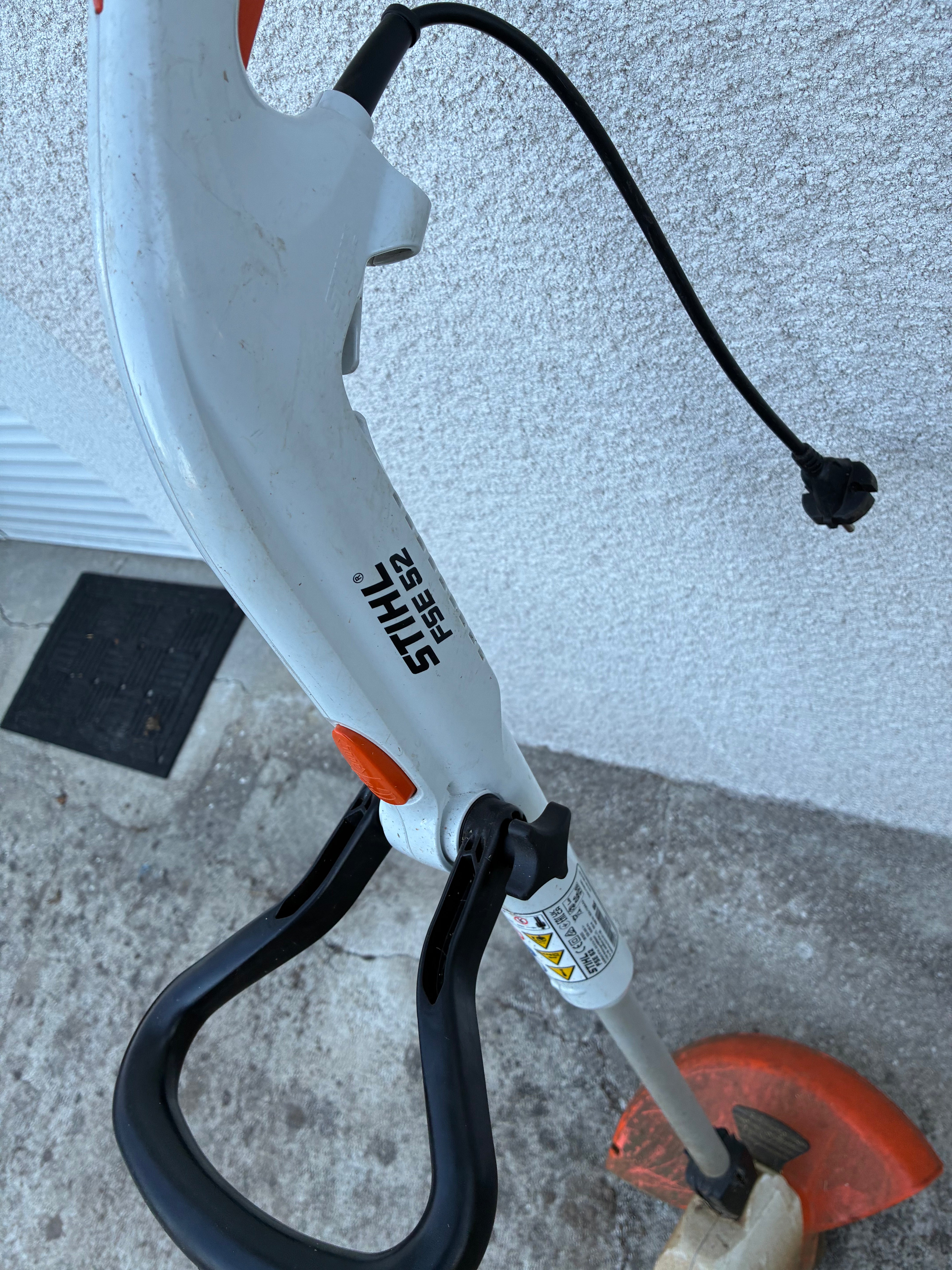 Coupe bordures électrique STIHL FSE 52 vendu pour pièces non fonctionnel