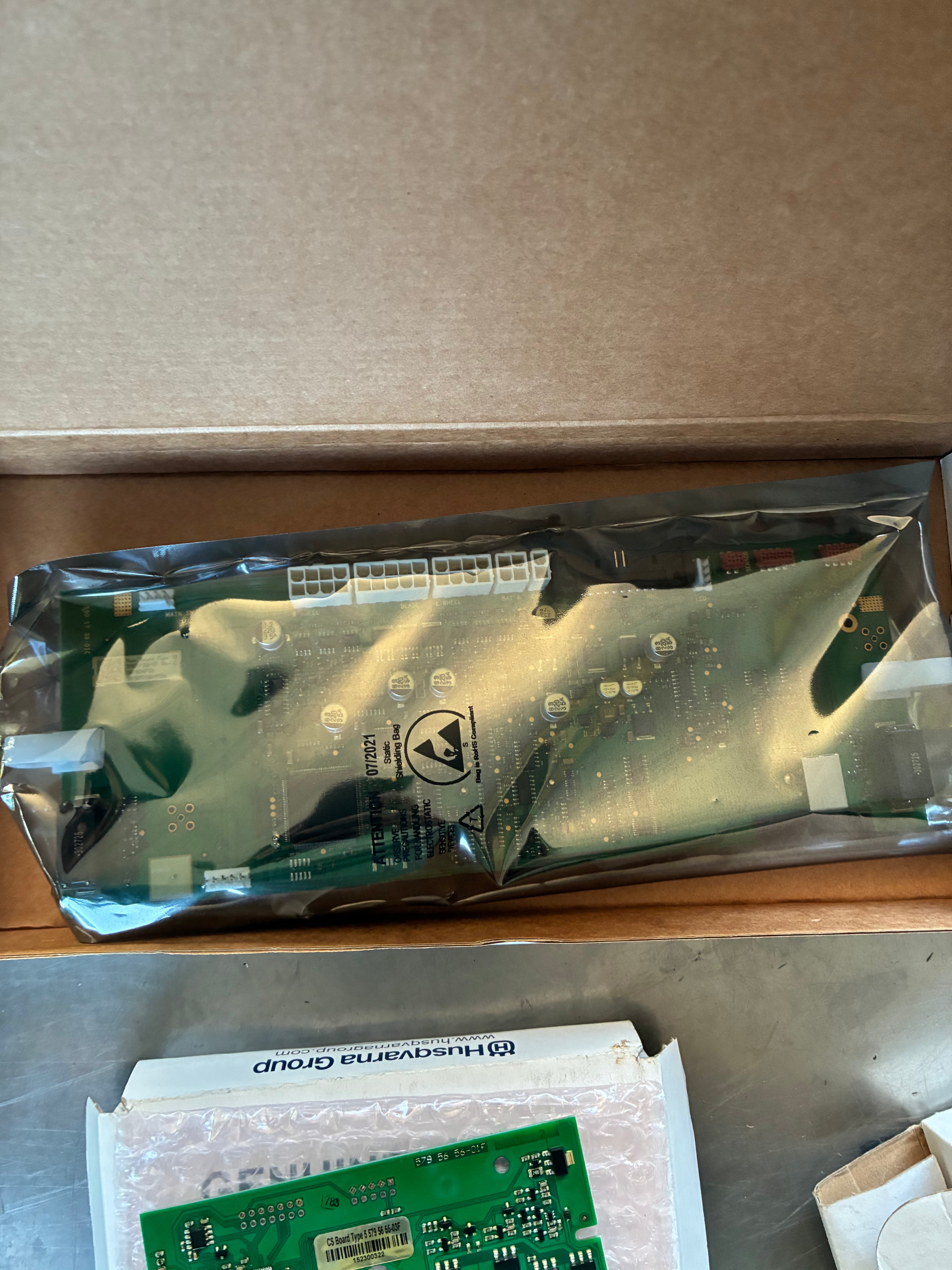 Lot cartes électroniques Husqvarna Automower non fonctionnelles pour pièces