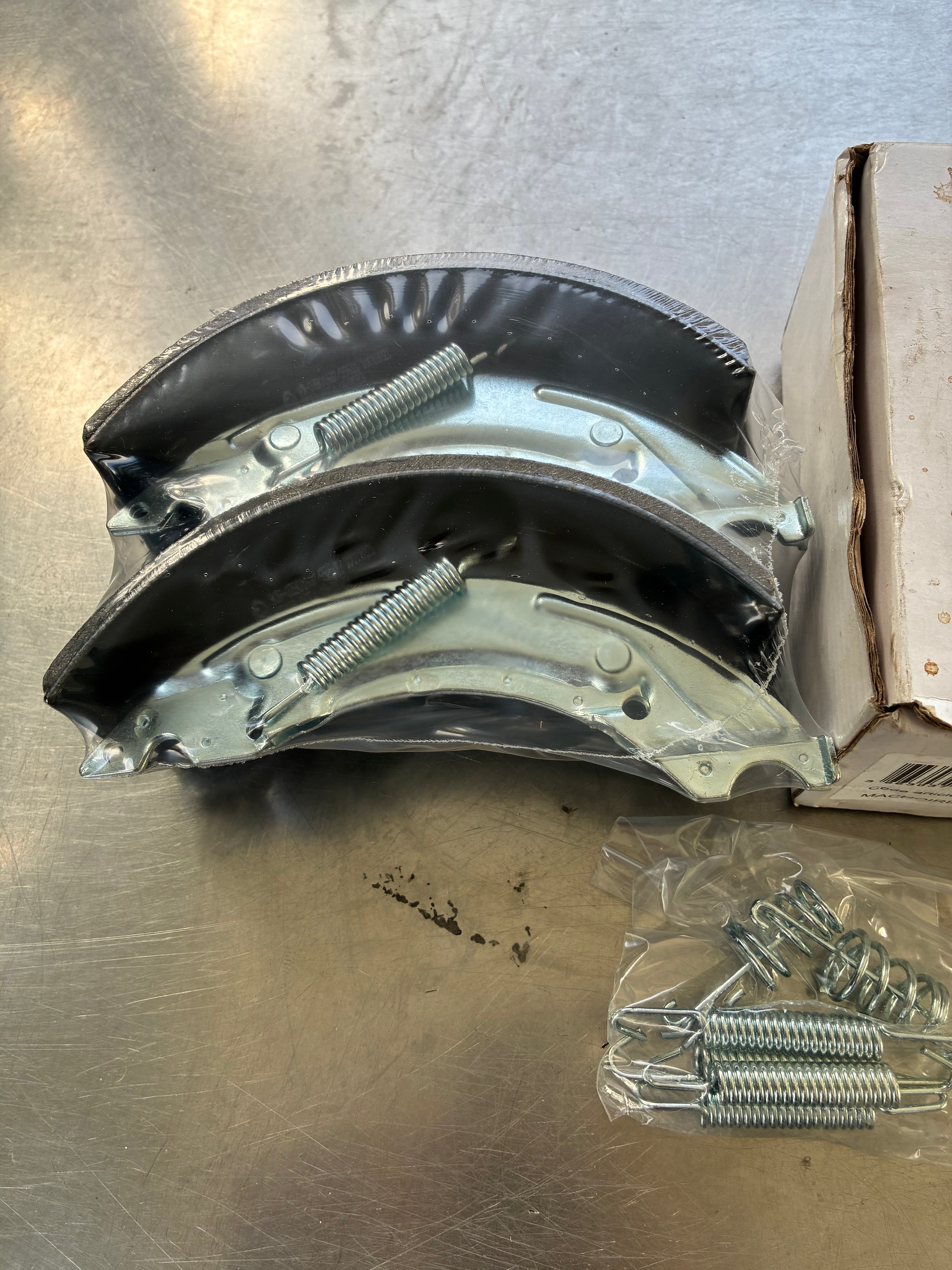 Kit mâchoires de frein + ressorts compatibles Trigano S20-2425/1 remorque