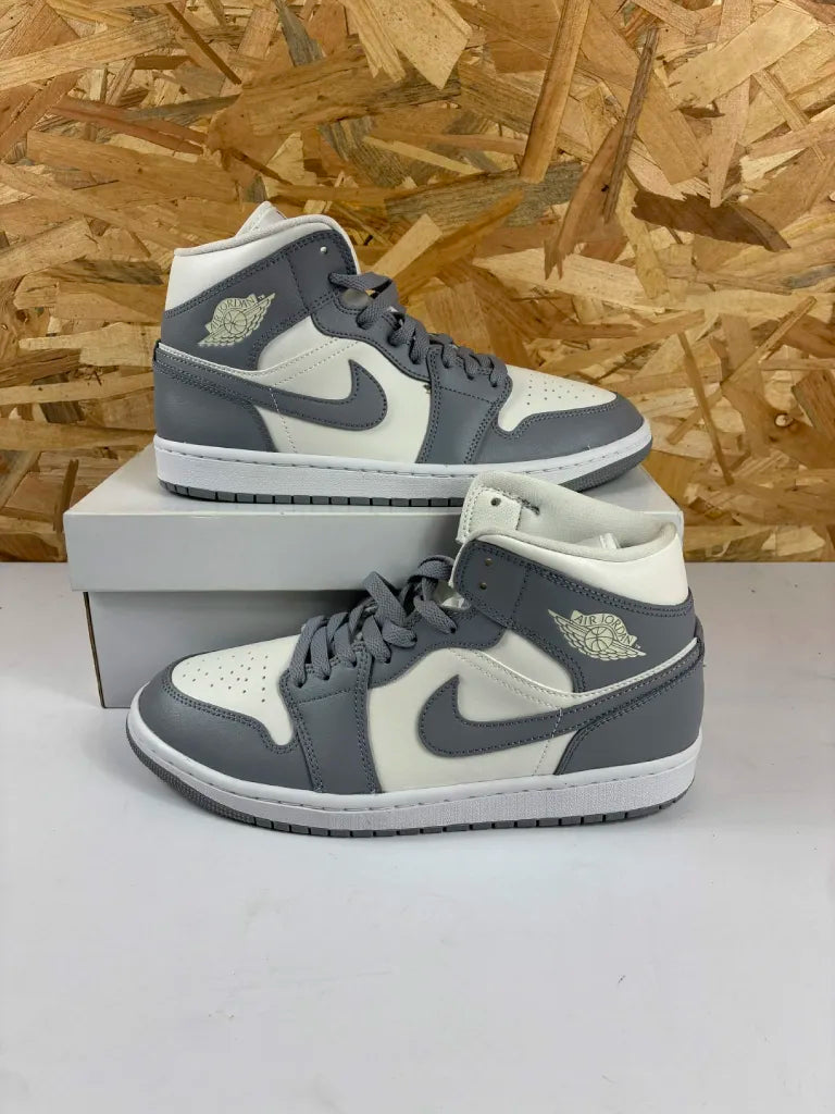 Baskets Air Jordan 1 Mid Femme Blanc Gris – Taille 42