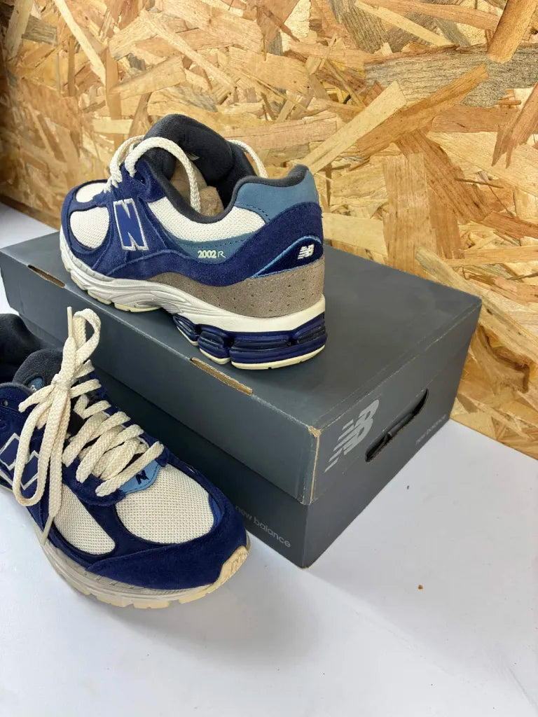 Baskets New Balance 2002R Navy Cream – Chaussures Sneakers – 39,5