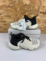 Baskets Adidas Trae Unlimited J – Chaussures Basketball Enfant – 35,5