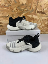 Baskets Adidas Trae Unlimited J – Chaussures Basketball Enfant – 35,5