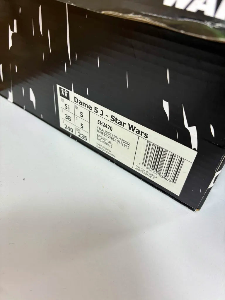 Baskets Adidas Dame 5 J Star Wars – Chaussures Basketball Enfant – 38