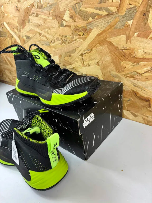 Baskets Adidas Dame 5 J Star Wars – Chaussures Basketball Enfant – 37 1/3