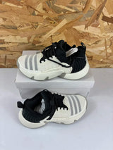 Baskets Adidas Trae Unlimited J – Chaussures Basketball Enfant – 36