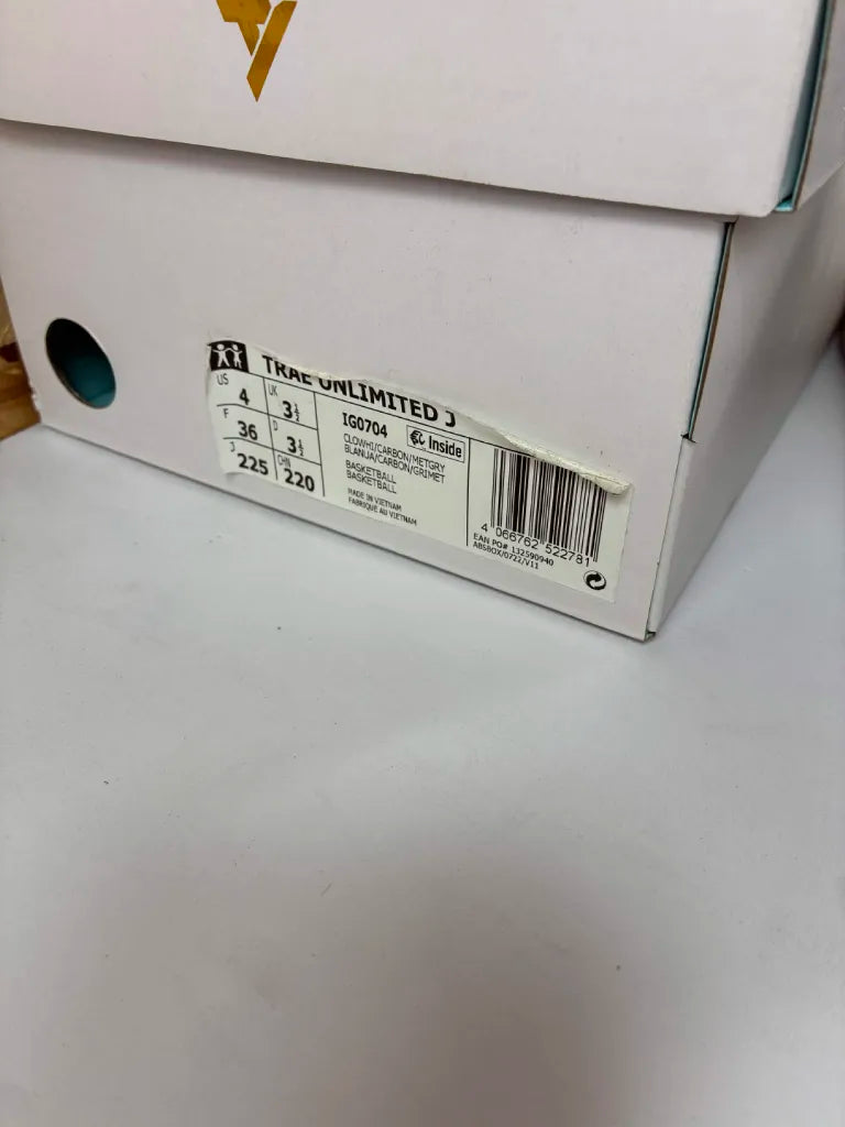 Baskets Adidas Trae Unlimited J – Chaussures Basketball Enfant – 36