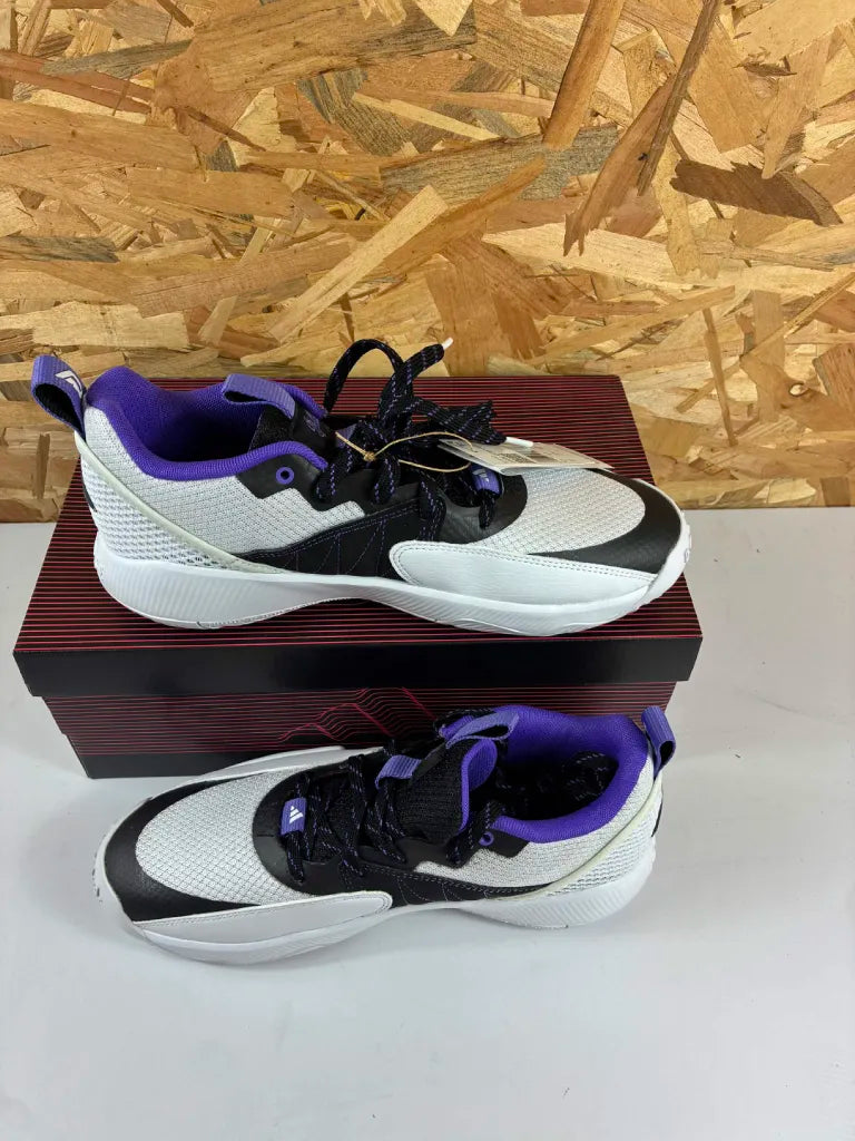 Baskets Adidas Dame Certified – Chaussures Basketball Homme – 44