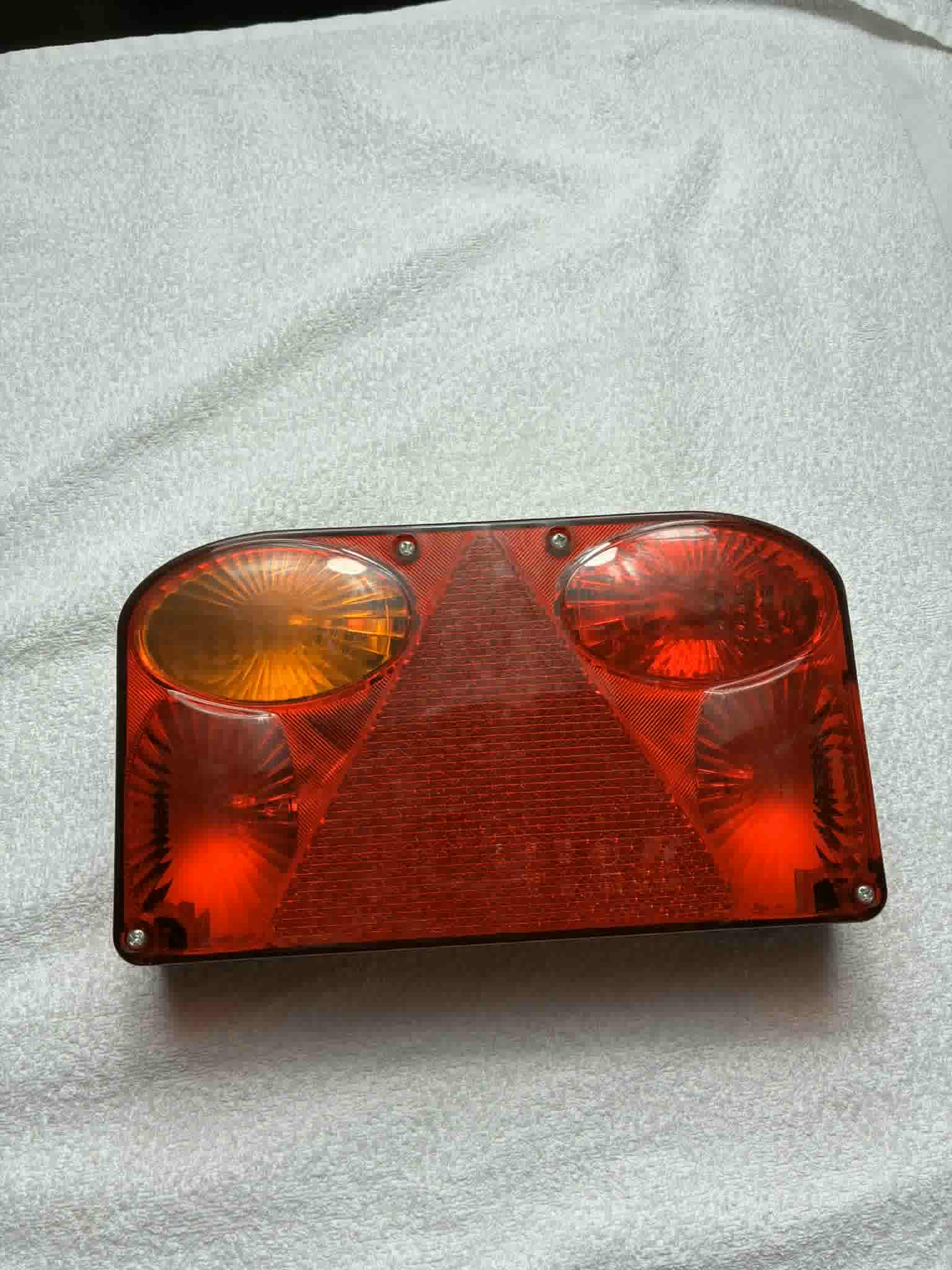 Feu arrière Dafa TR001 gauche 6 fonctions 235x135 remorque Lider + ampoules