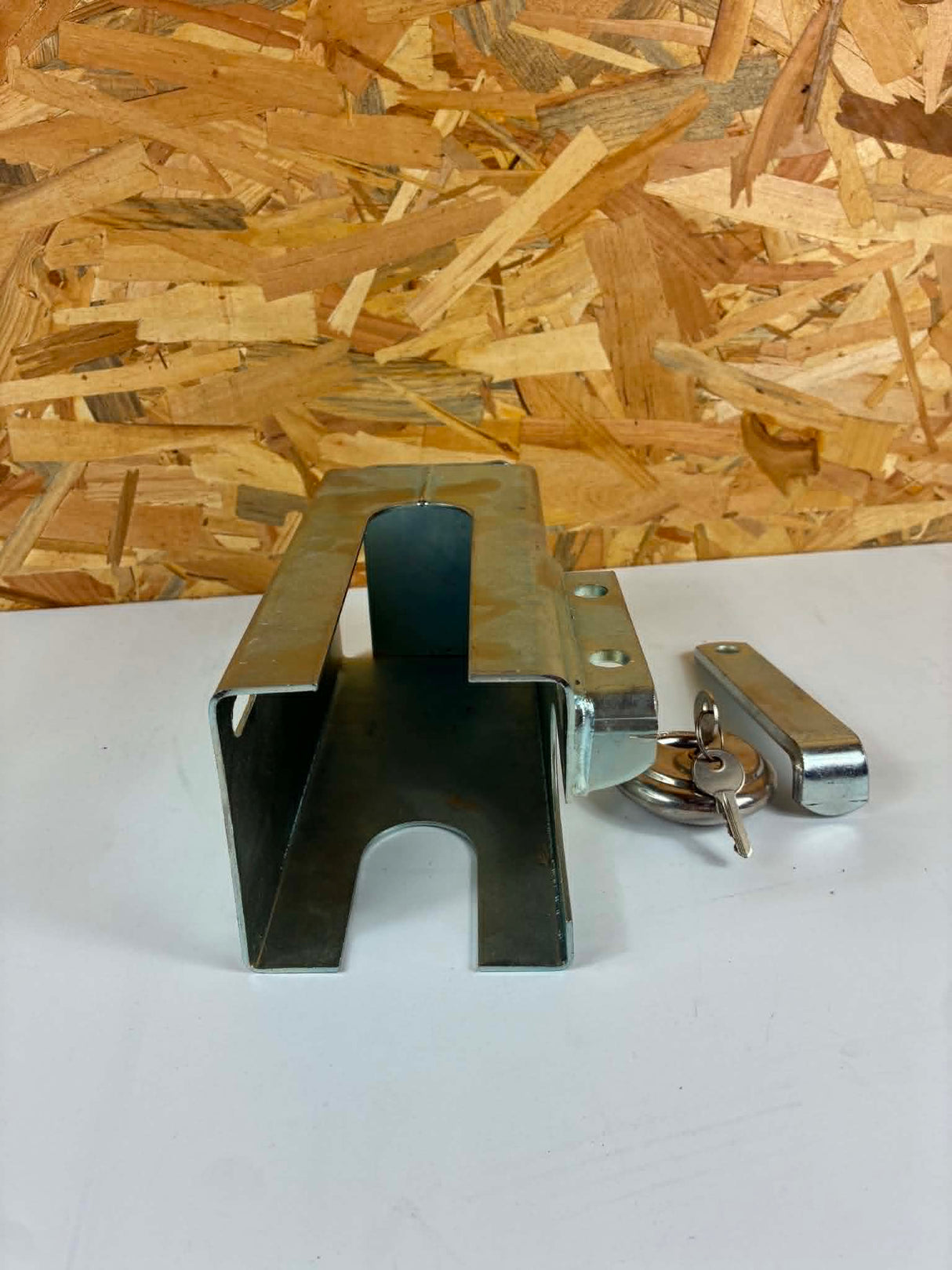 Antivol de remorque pour tête d’attelage avec cadenas et clés