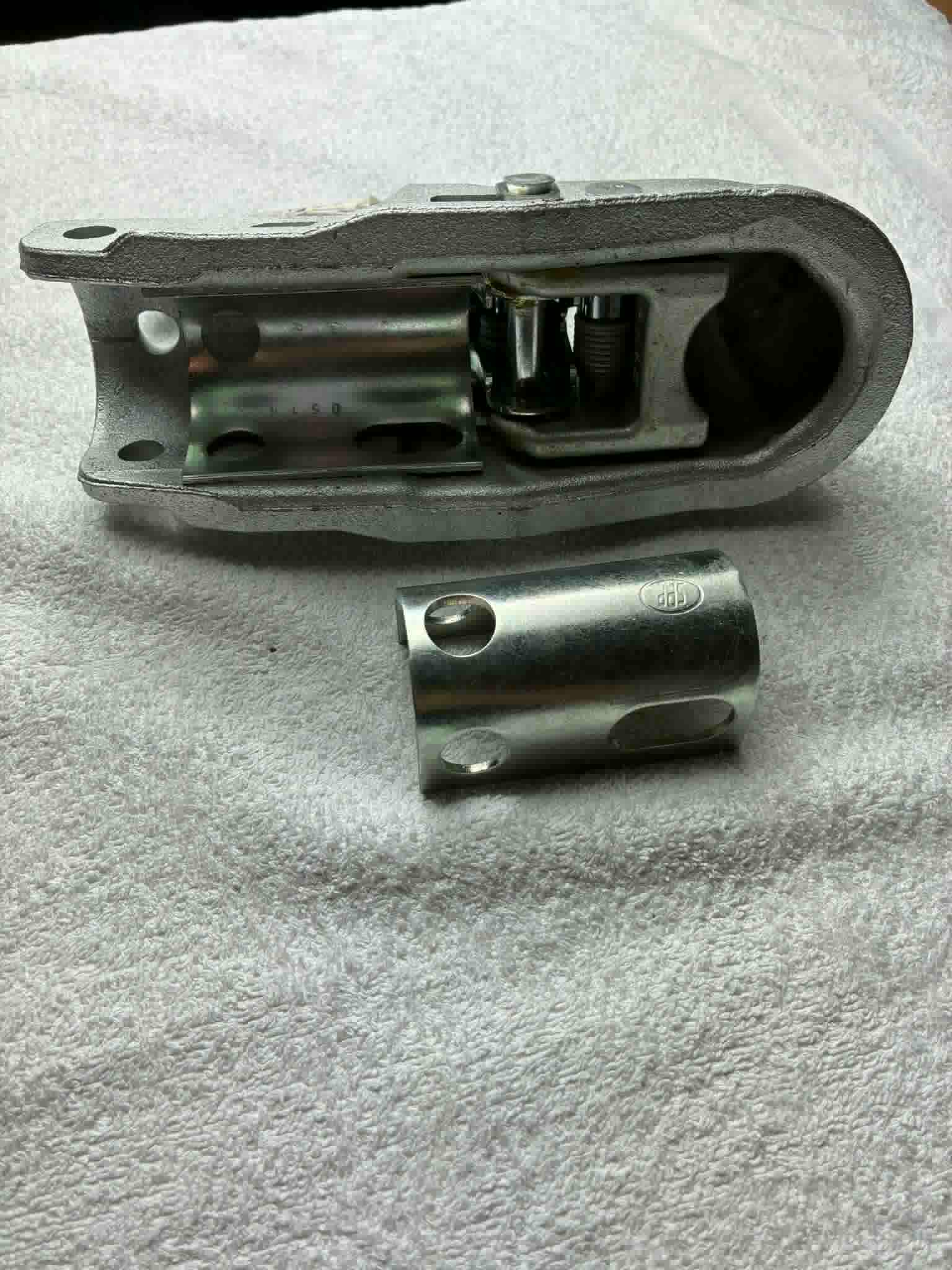 Attelage STEELPRESS BC-3000C 3000kg pour timon tubular 35-50mm fonte + Z2