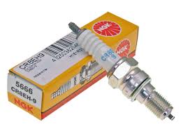Bougie NGK CR8EH-9 moteur 4 temps Honda SH125 Forza Silverwing Daelim 125